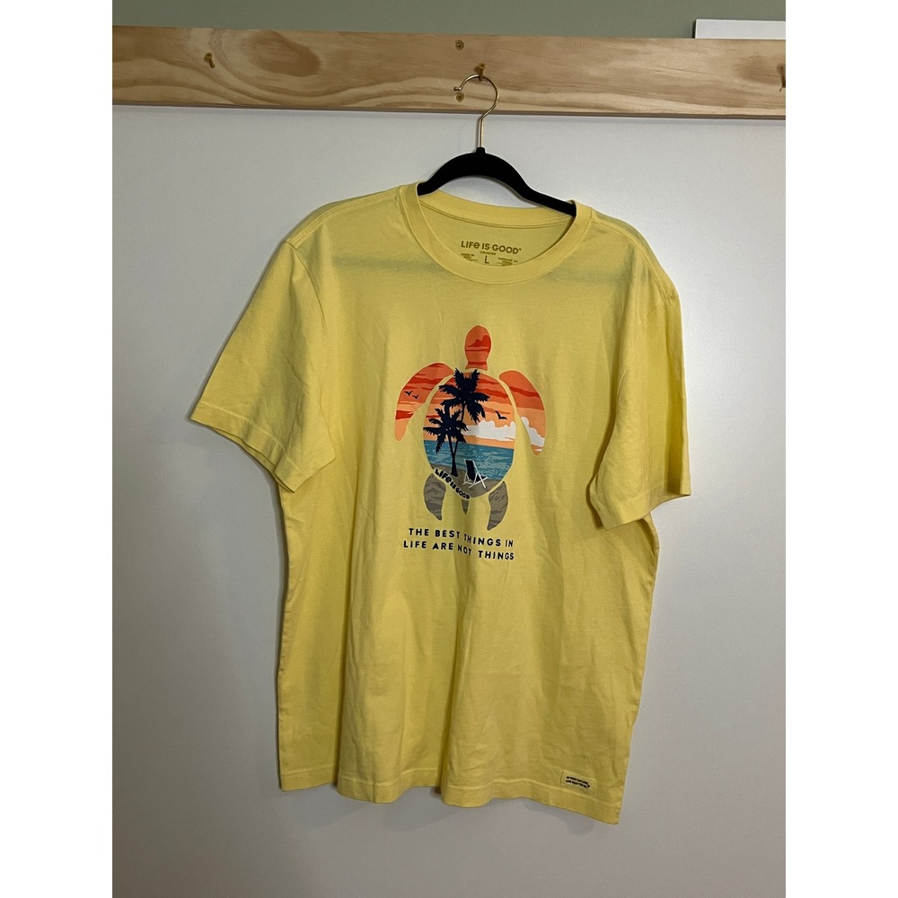 Life is Good Crusher T-Shirt Turtle Beach Butter Yellow Men Size Large